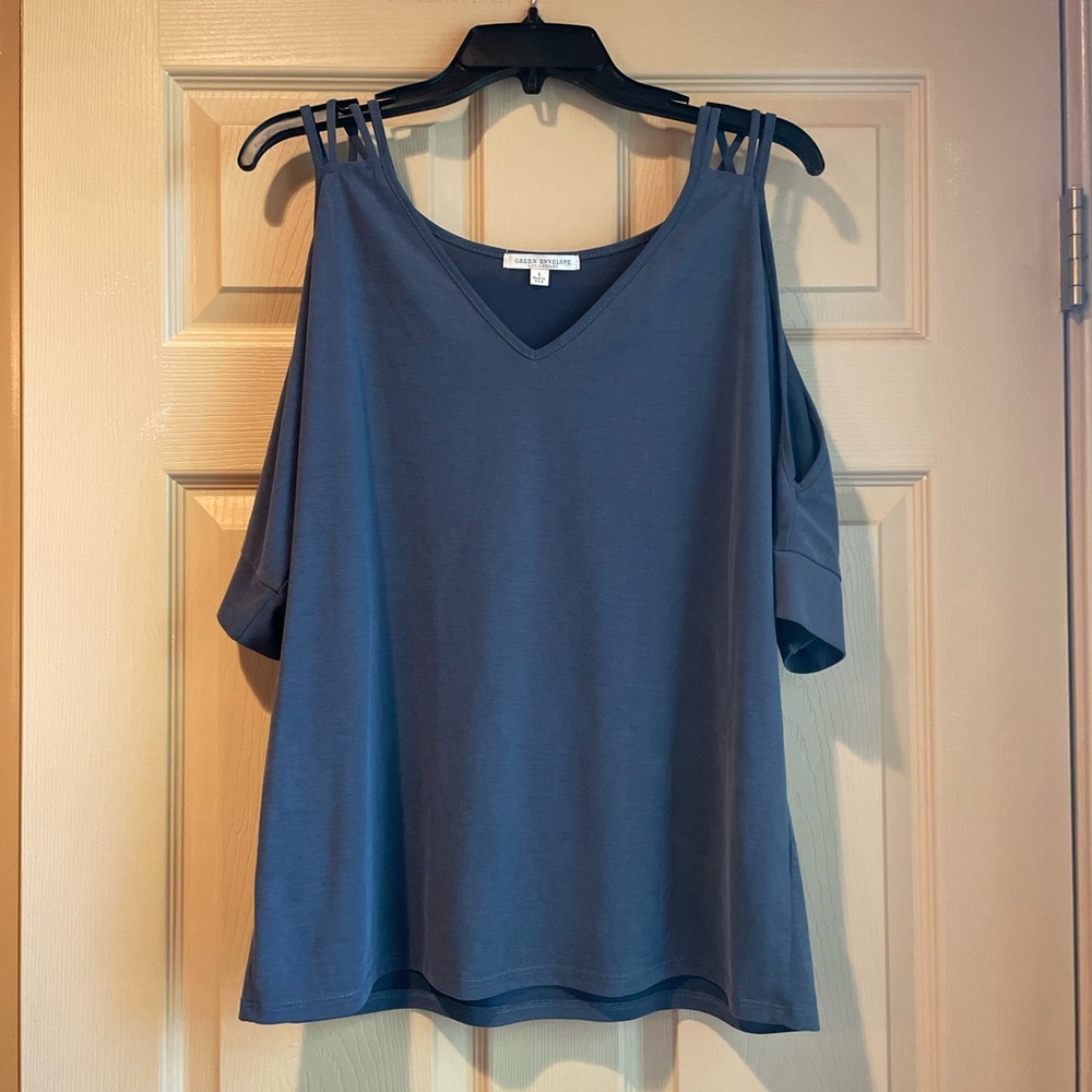 Green Envelope Women's Blue V-Neck Cold Shoulder Top, Size Large‎